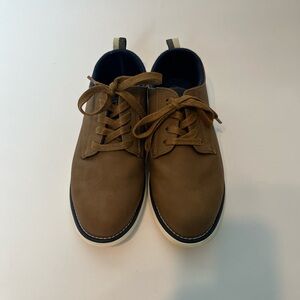 Boys size 4 lace up casual or dress shoes. Worn once